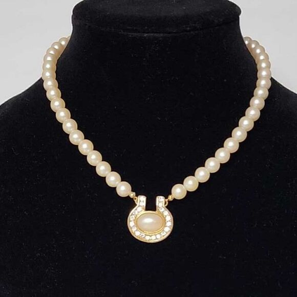 Vintage faux pearl necklace with pendant - Picture 1 of 6